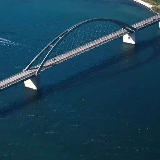 Sehenwürdigkeit Fehmarnsundbrücke auf Fehmarn von oben fotografiert