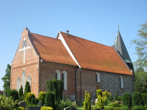 Außenansicht der St. Johannis Kirche in Bannesdorf auf Fehmarn