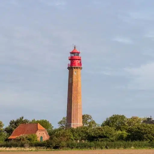 Bild vom Leuchtturm in Flügge, der Sehenwürdigkeit auf Fehmarn