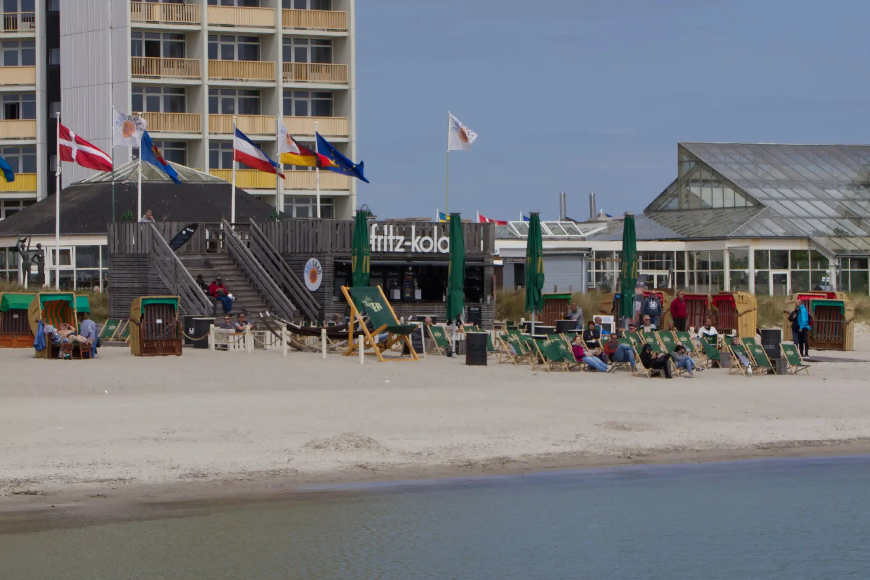 Bars und Ausgehen auf Fehmarn: Beachbar am Südstrand bei Sonnenuntergang