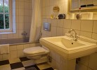 Badezimmer mit Badewanne in der Inselblume 84