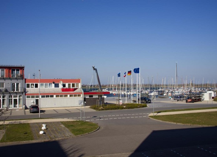 Aussicht von der Ferienwohnung für 2 Personen auf den Yachthafen in Burgtiefe