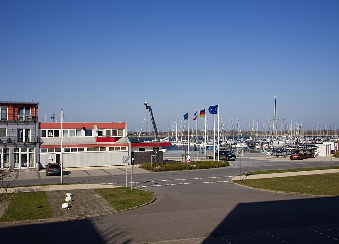 Aussicht von der Ferienwohnung für 2 Personen auf den Yachthafen in Burgtiefe