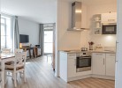 Wohnzimmer mit Küchenzeile in der Ferienwohnung bis 4 Personen in Burg auf Fehmarn