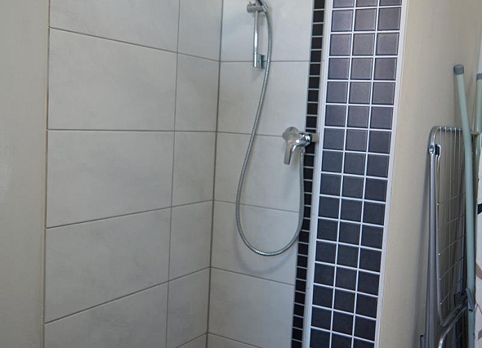 Hundedusche im Abstellraum des Ferienhauses auf Fehmarn