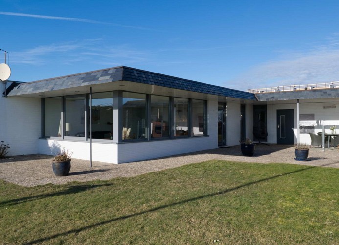 Außenansicht des Bungalow Inselblume 82 vom Garten aus