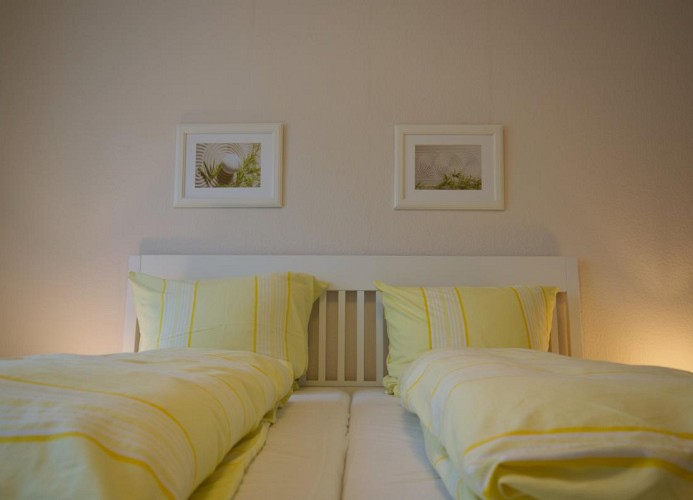 Doppelbett für 2 Personen in der Ferienwohnung für 8 Personen auf Fehmarn in Landkirchen