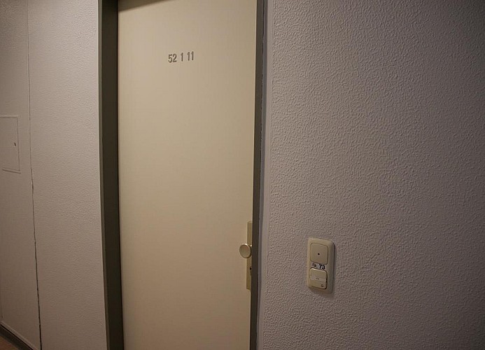 Eingangstür zur Inselblume 73 am Yachthafen