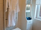 Handtuchheizung mit Bademantel in der Fewo in Landkirchen