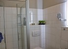 Bad mit Waschbecken in der Ferienwohnung am Südstrand auf Fehmarn