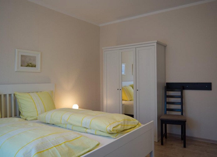 Schrank im Schlafzimmer der Ferienwohnung auf Fehmarn in Landkirchen
