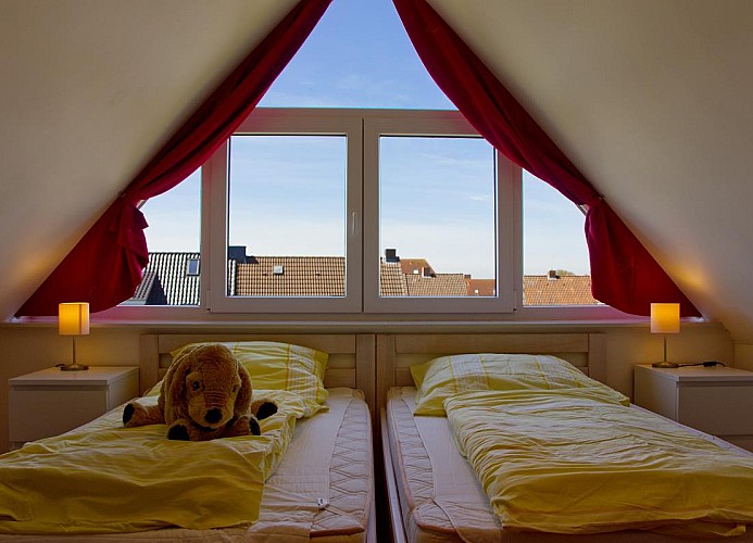 Zwei weitere Einzelbetten im Dachgeschoss der Inselblume 28