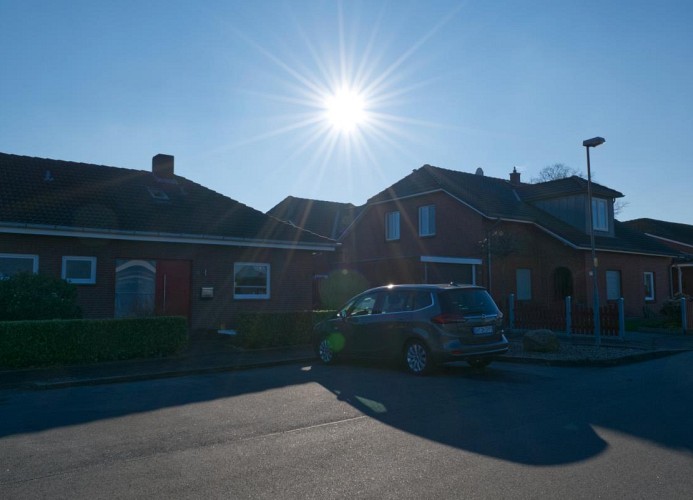 Blick auf den Parkplatz neben der Ferienwohnung