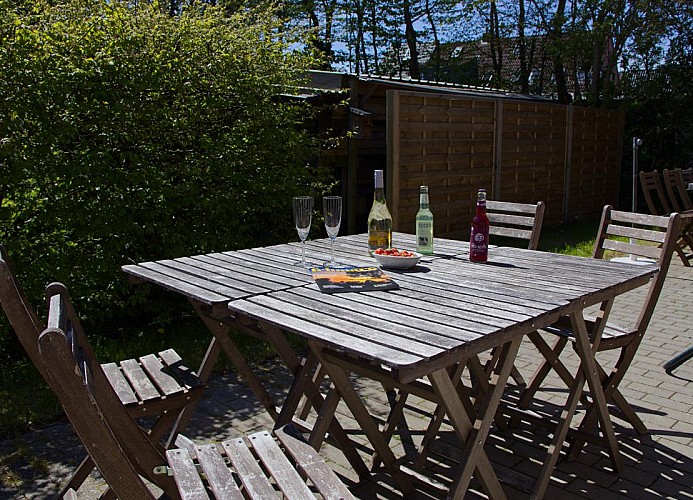 Blick auf den Terrassen Tisch der Inselblume 27