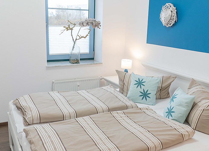 Doppelbett im Schlafzimmer der Fewo in Burgtiefe, Nahe Burg auf Fehmarn