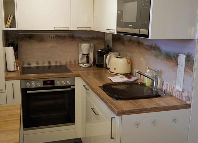 Blick auf die Küche der Ferienwohnung für 4 Personen am Südstrand von Fehmarn