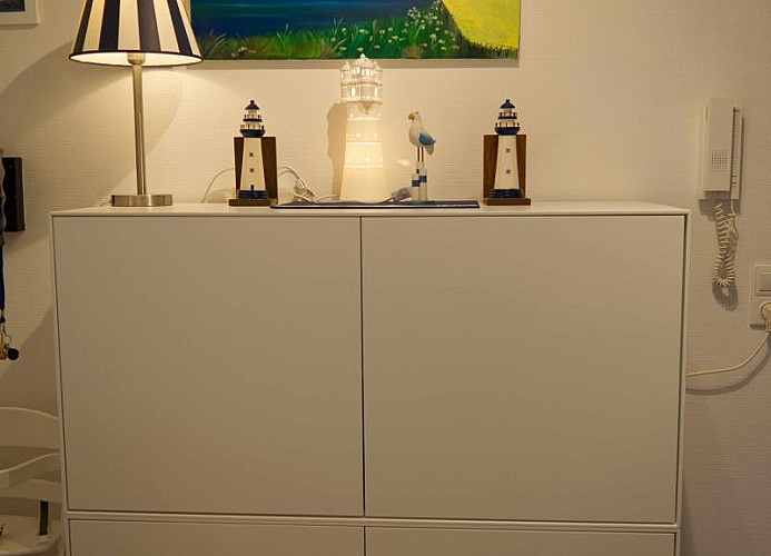 Kommode im Flur der Fewo auf Fehmarn am Südstrand