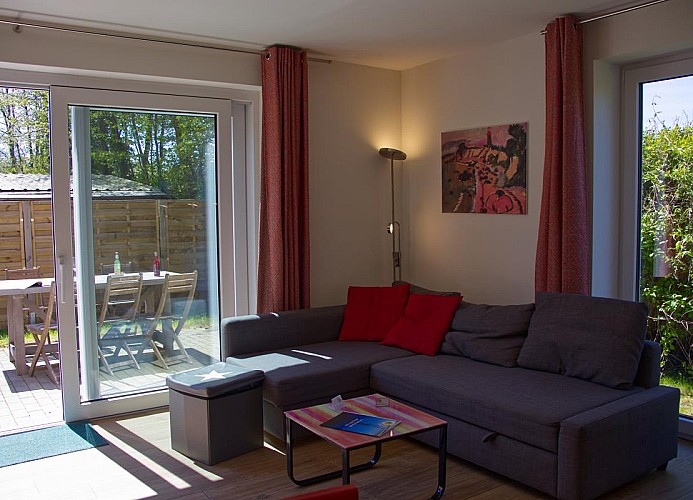 Couch mit Blick auf die Terrasse der Inselblume 28