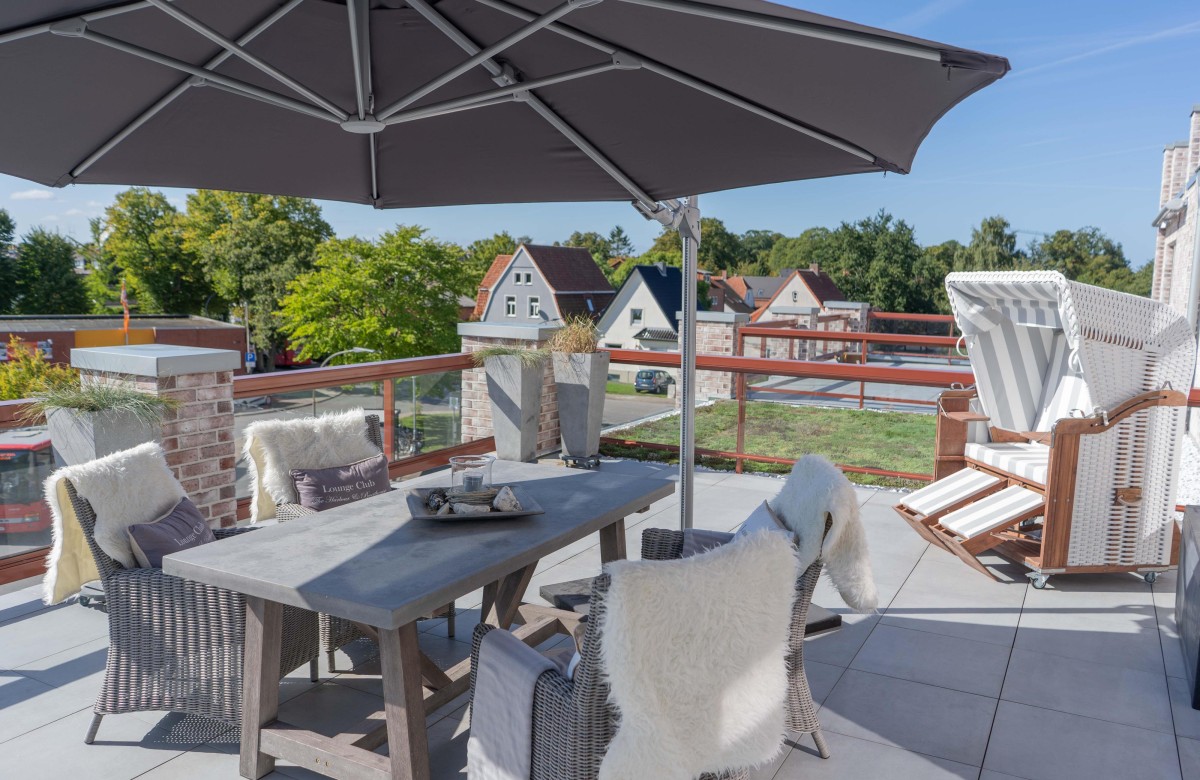 Dachterrasse mit Strandkorb in der Ferienwohnung in Burg auf Fehmarn