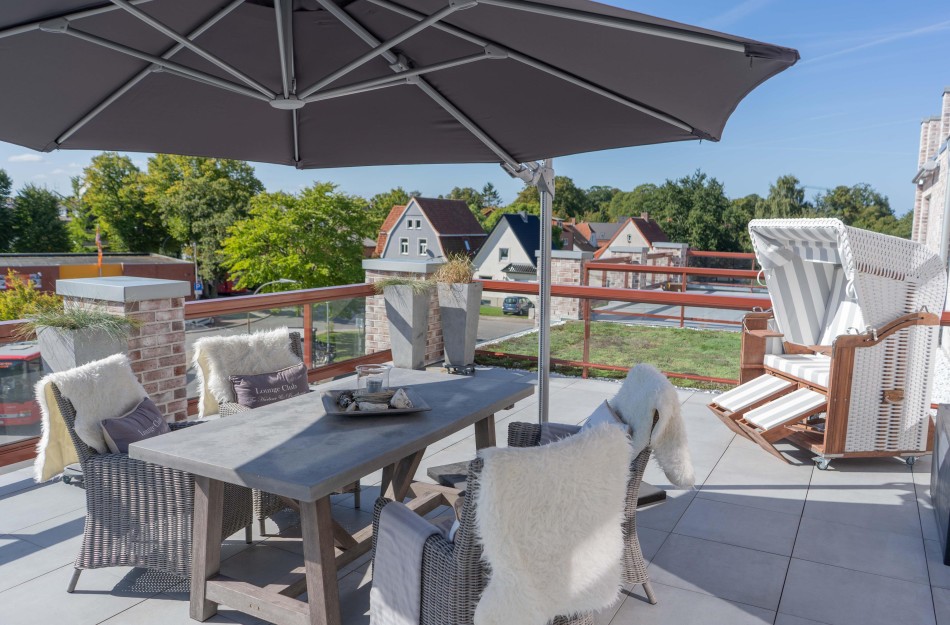 Dachterrasse mit Strandkorb in der Ferienwohnung in Burg auf Fehmarn