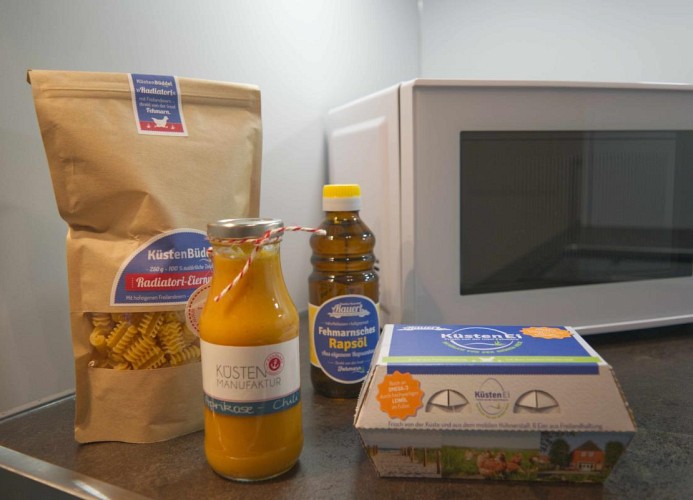 Lebensmittel in der Küche in der Ferienwohnung auf Fehmarn in Burg