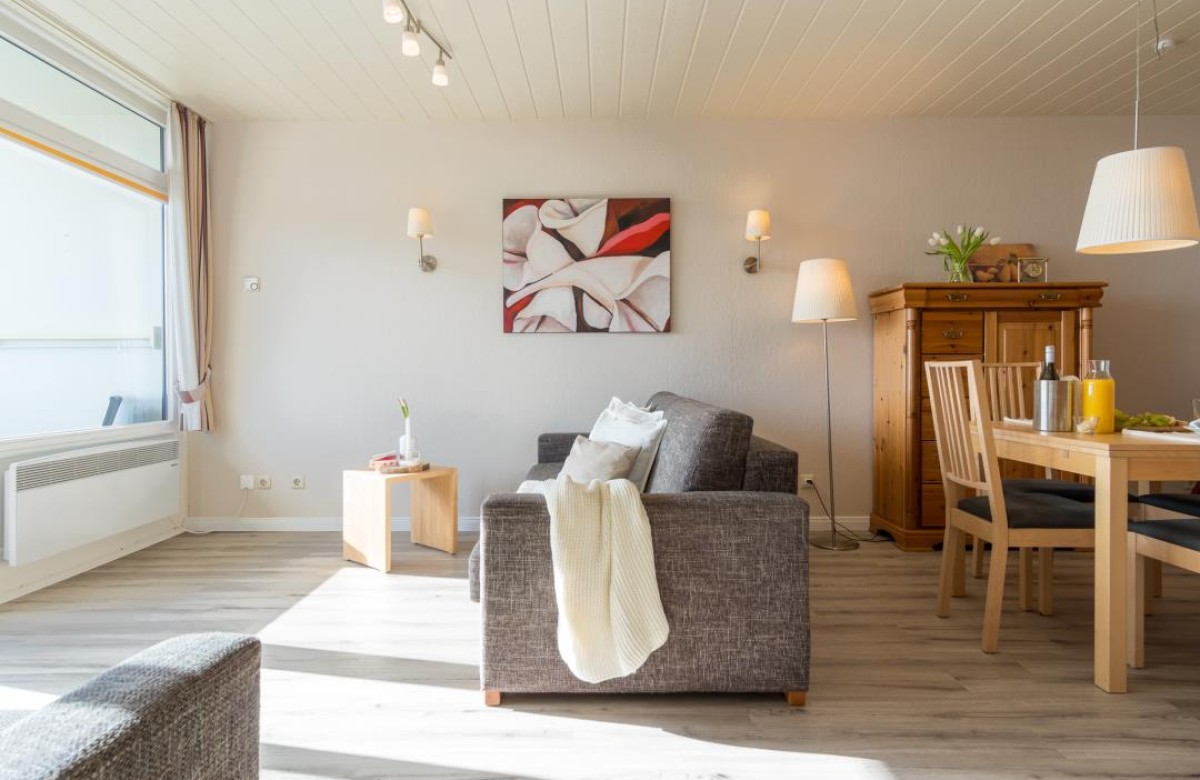 Couch mit Blick auf das Meer am Südstrand auf Fehmarn