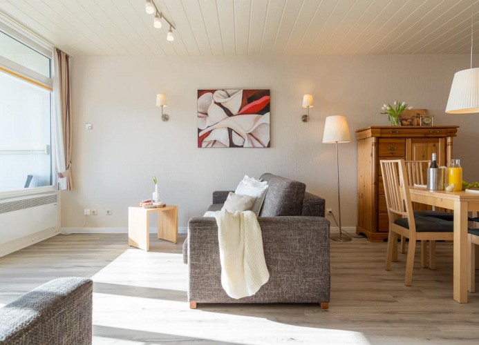 Couch mit Blick auf das Meer am Südstrand auf Fehmarn