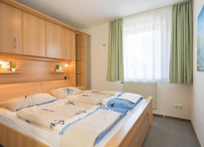 Doppelbett in der Ferienwohnung in Burg auf Fehmarn