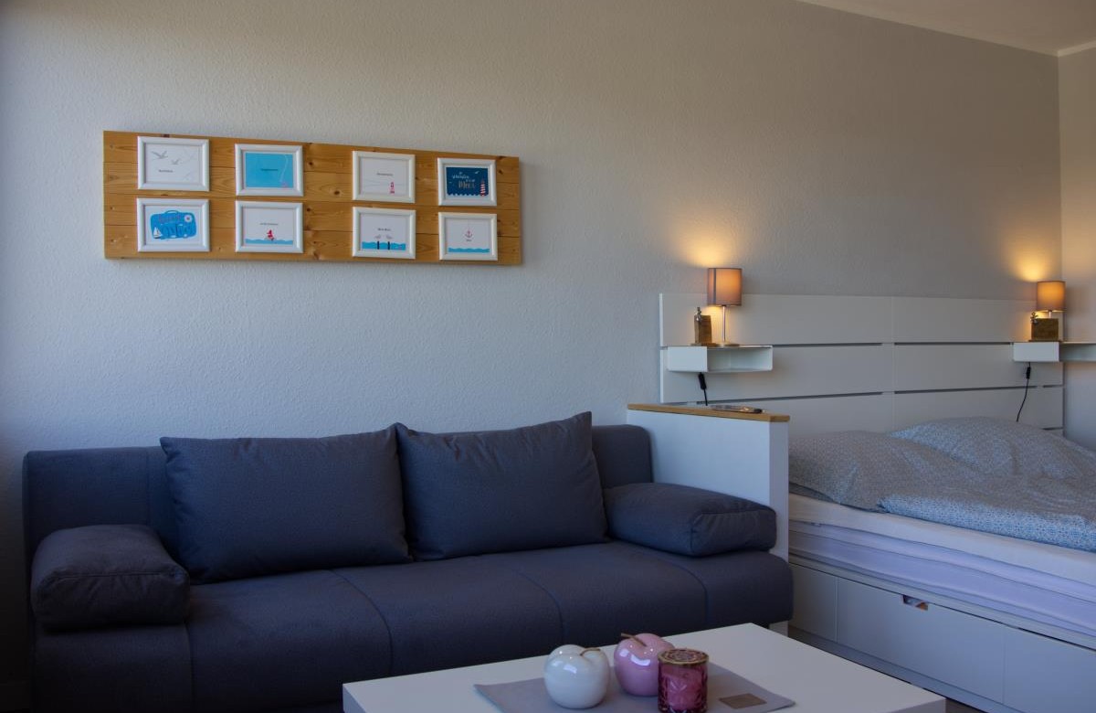 Wohn- Schlafzimmer in der Ferienwohnung für 3 Personen am Südstrand von Fehmarn