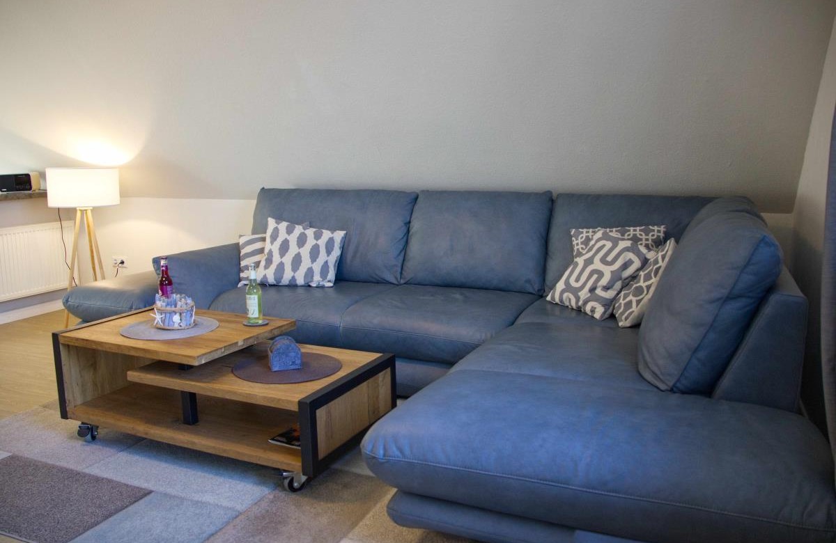 Die Große Couch mit Couchtisch in der Inselblume 63