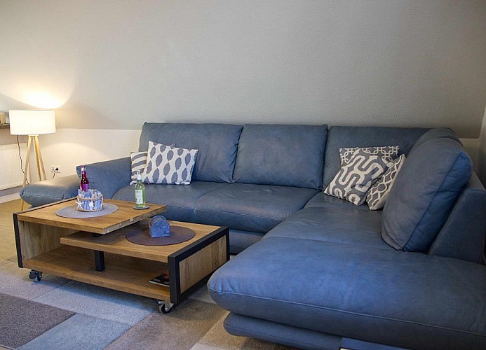 Die Große Couch mit Couchtisch in der Inselblume 63