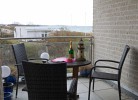 Balkonmöbel auf dem Balkon der Ferienwohnung mit Meerblick für 4 Personen auf Fehmarn