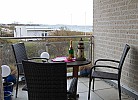 Balkonmöbel auf dem Balkon der Ferienwohnung mit Meerblick für 4 Personen auf Fehmarn