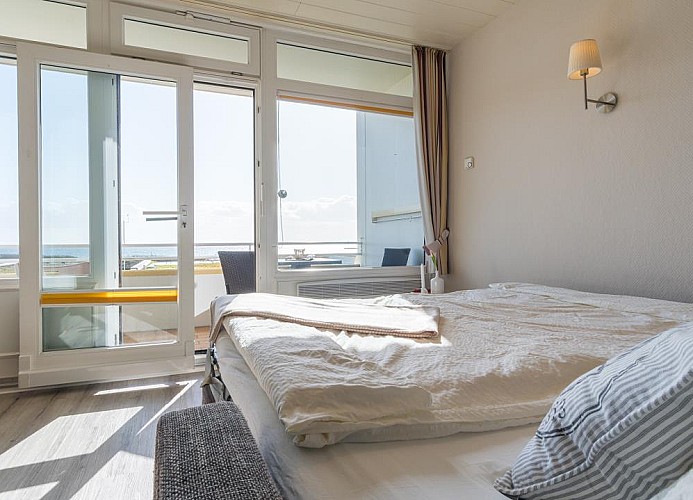 Schlafcouch in der Ferienwohnung mit Meerblick in Burgtiefe