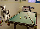 Billardtisch im Keller der Ferienwohnungen mit Hund bei Burg auf Fehmarn
