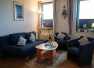 Couch im Wohnzimmer der Inselblume 04