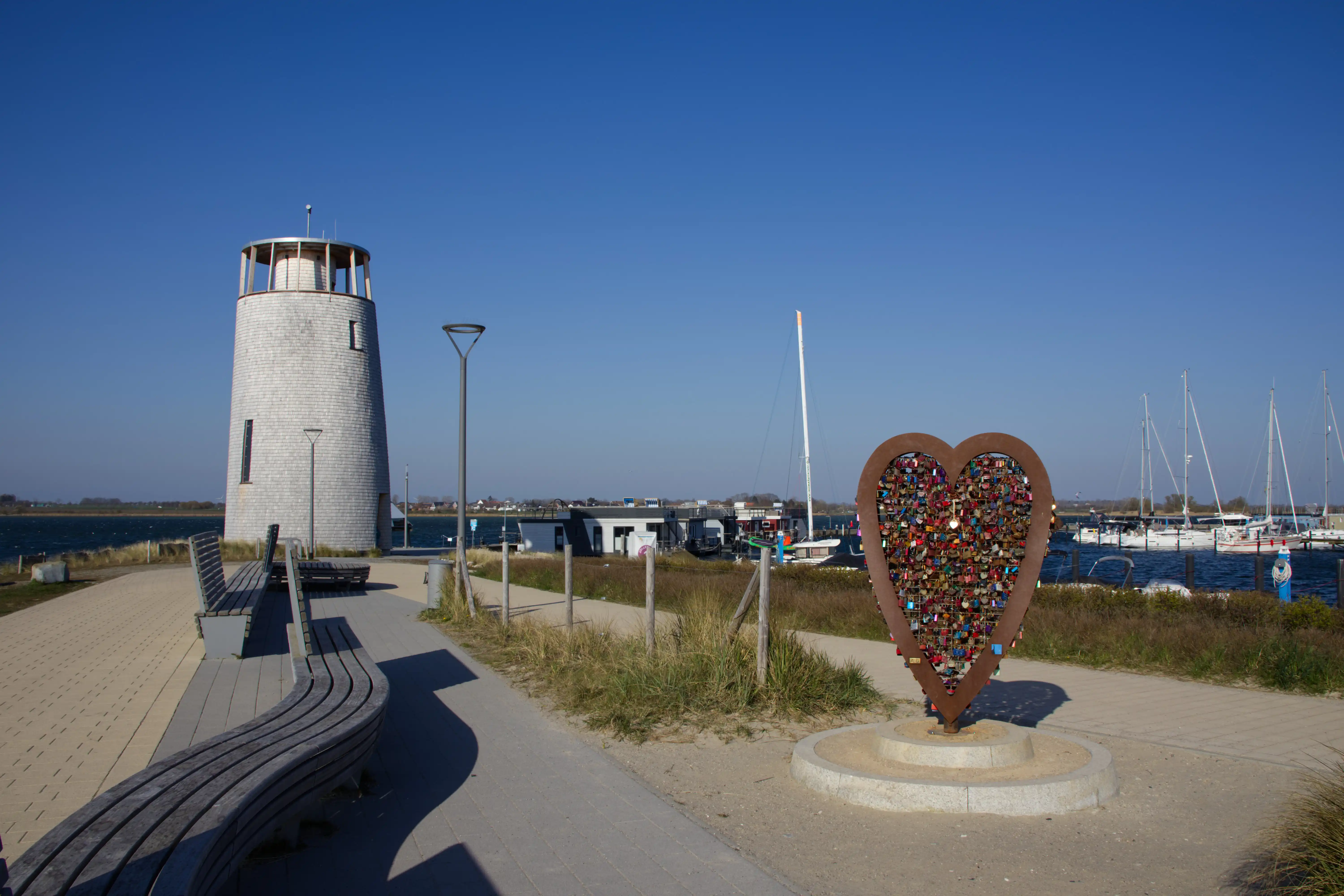 Aussichtsturm Utkieker am Yachthafen in Burgtiefe