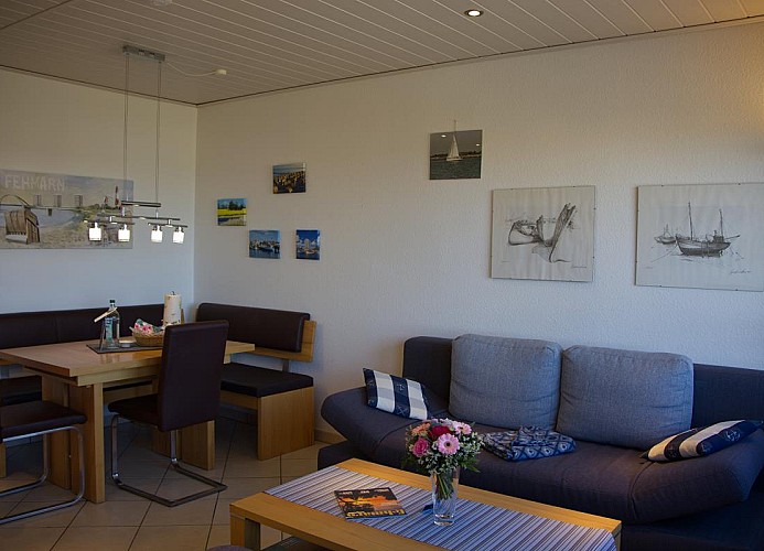 Esstisch für 4 Personen in der Ferienwohnung Inselblume 45  in Burgtiefe auf Fehmarn