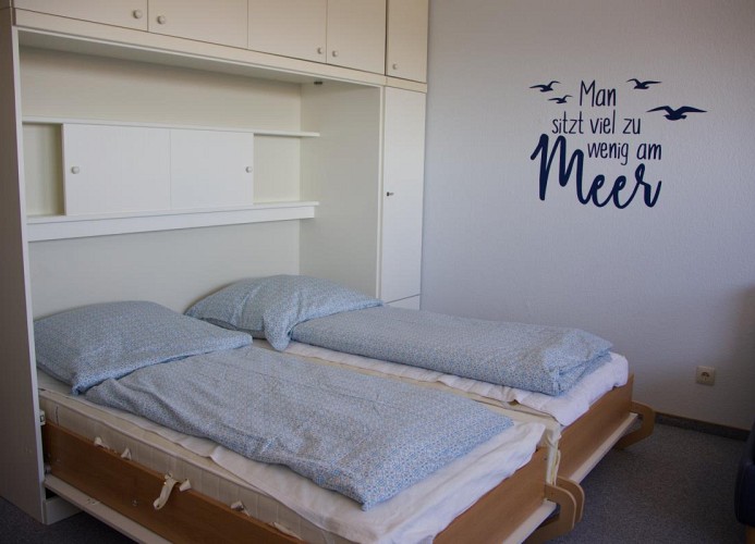Doppelbett in der Ferienwohnung für 2 Personen am Südstrand auf Fehmarn