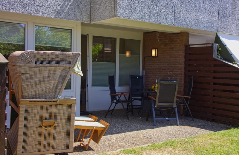 Terrasse mit Strandkorb an der Ferienwohnung Inselblume 15 auf Fehmarn
