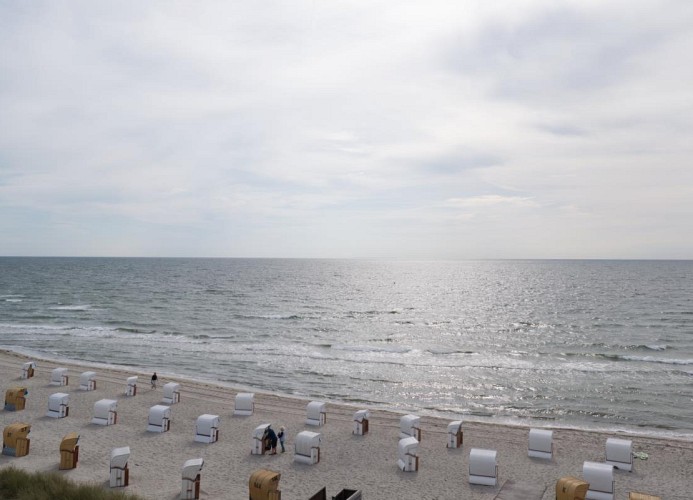 Blick auf die Ostsee und den Südstrand vom Balkon der Ferienwohnung Inselblume 03 auf Fehmarn