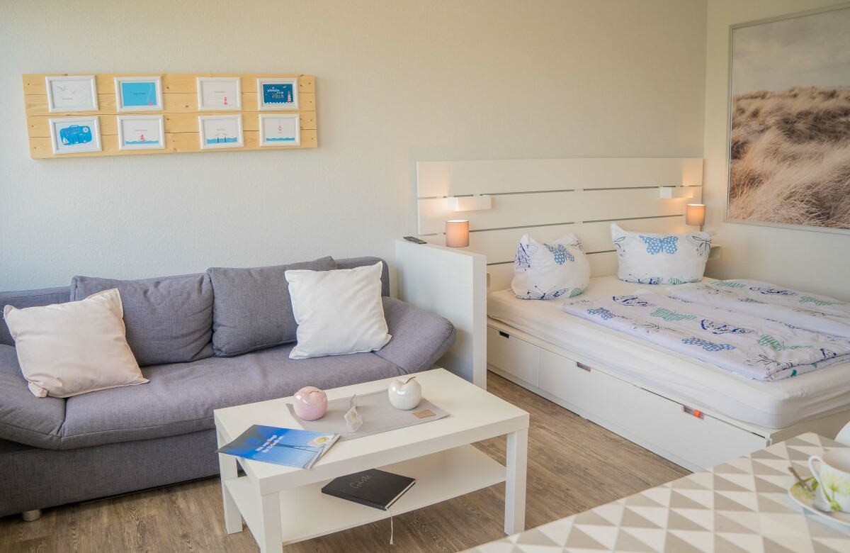 Wohn- Schlafzimmer in der Ferienwohnung für 3 Personen am Südstrand von Fehmarn