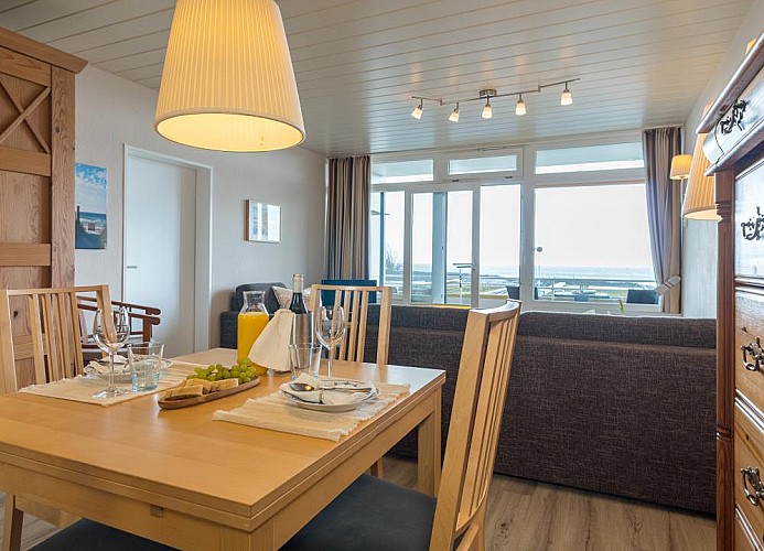 Esstisch mit Meerblick am Südstrand auf Fehmarn