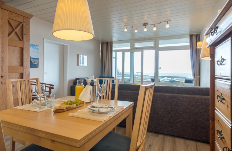 Esstisch mit Meerblick am Südstrand auf Fehmarn