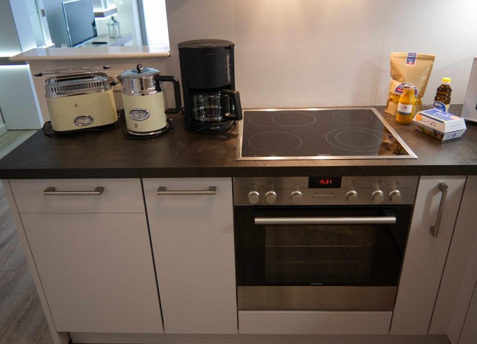 Küche mit Backofen in der Ferienwohnung in Burg auf Fehmarn