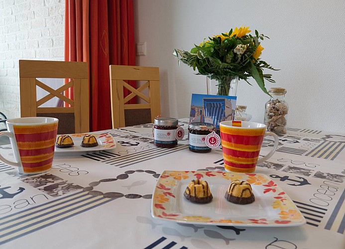 Dekoration auf dem Esstisch der Ferienwohnung am Südstrand