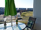 Balkon mit Balkonmöbeln in der Ferienwohnung mit Meerblick auf Fehmarn