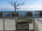 Terrasse mit Sichtschutz und Meerblick vor der Ferienwohnung am Südstrand