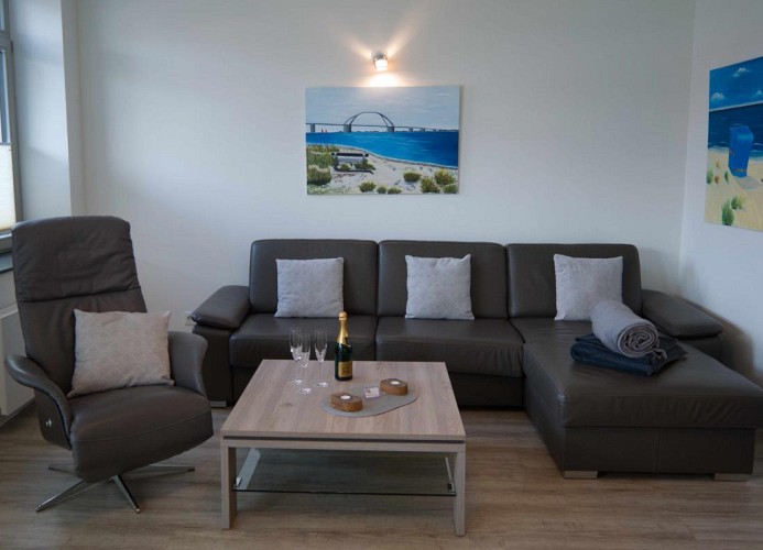 Couch und Sessel in der Ferienwohnung in Burg auf Fehmarn
