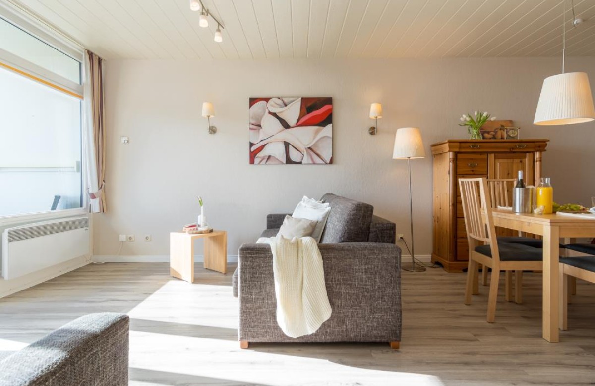 Couch mit Blick auf das Meer am Südstrand auf Fehmarn